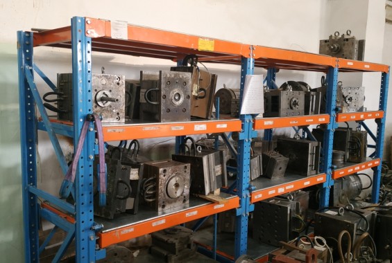 Стеллаж с выкатными полками