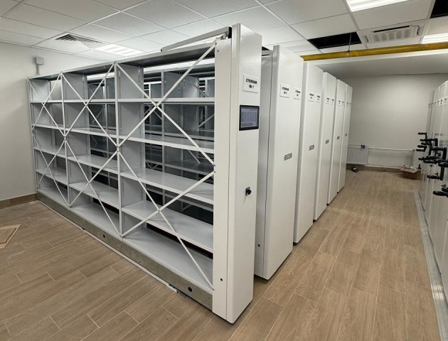 мобильные стеллажи с электроприводом