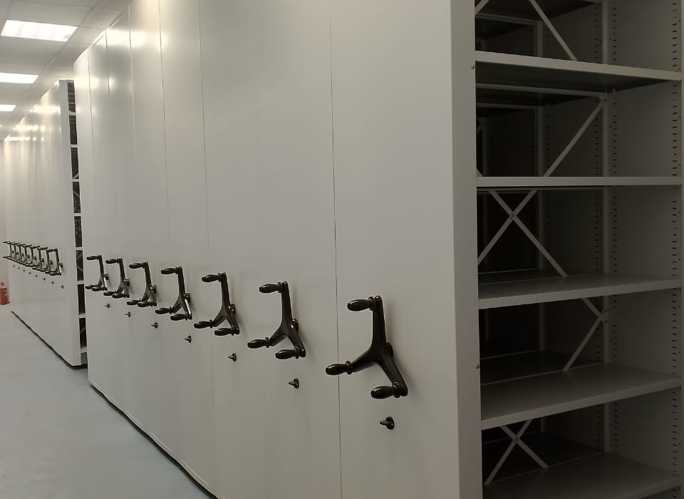 Передвижные стеллажи на рельсах