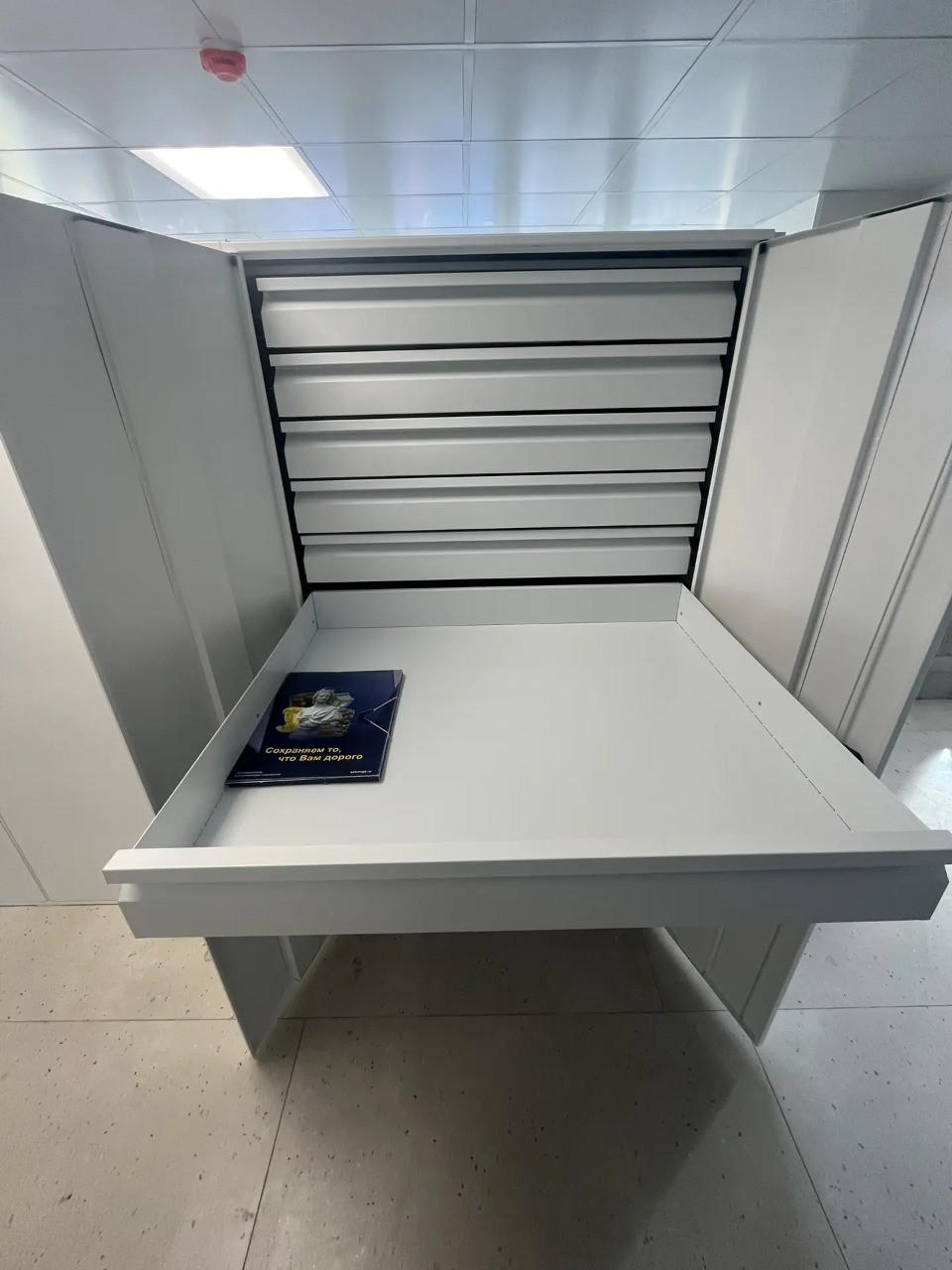 медицинские стеллажи с ящиками